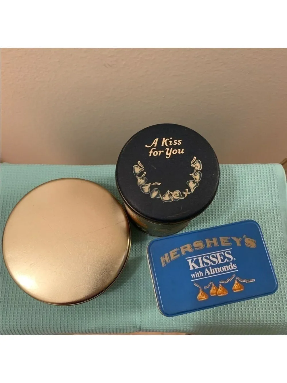 HERSHEY’S vintage three tins set 1980 milk chocolate kisses 1990 hometown #6